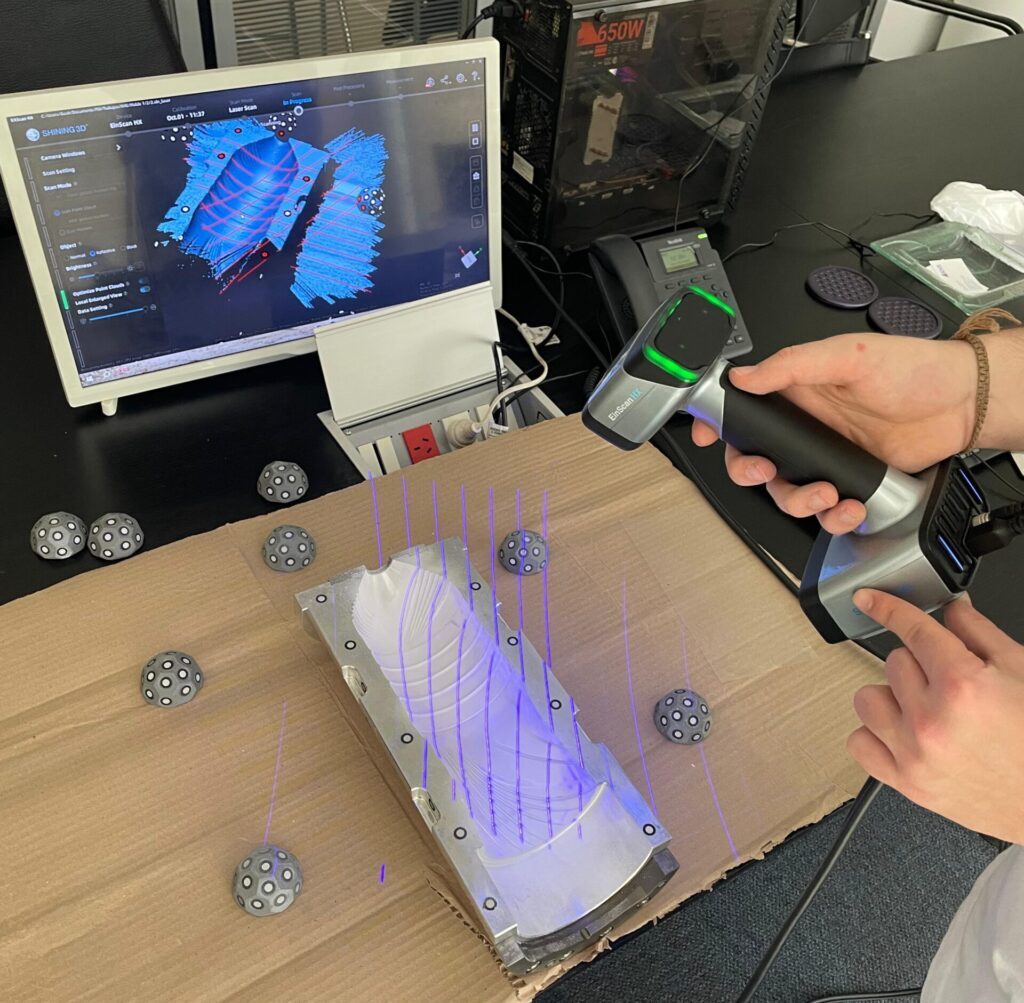 Escaneo 3D molde soplado botella